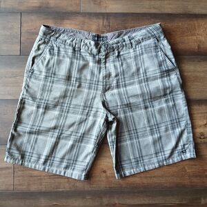 O'Neill grey plaid shorts mens 40